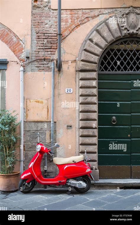 Vespa italy hi-res stock photography and images - Alamy