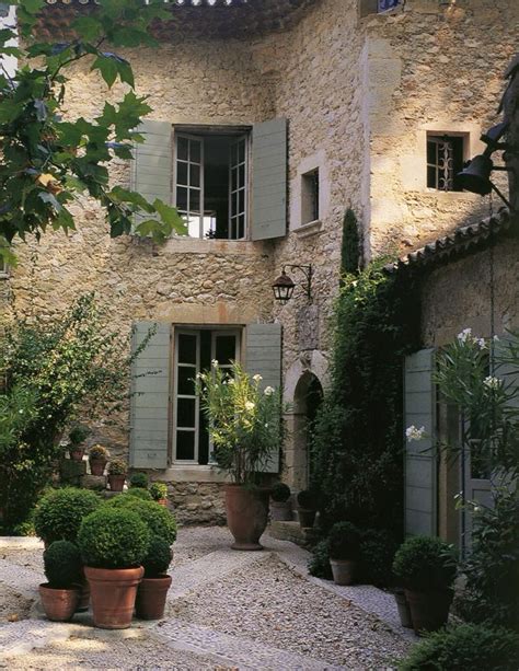 Wonderful French Courtyard | Content in a Cottage