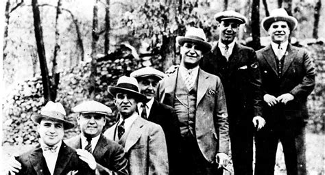 Frank Capone – El Peligroso hermano de Al Capone | Traje de chicago, Al capone, Mafia