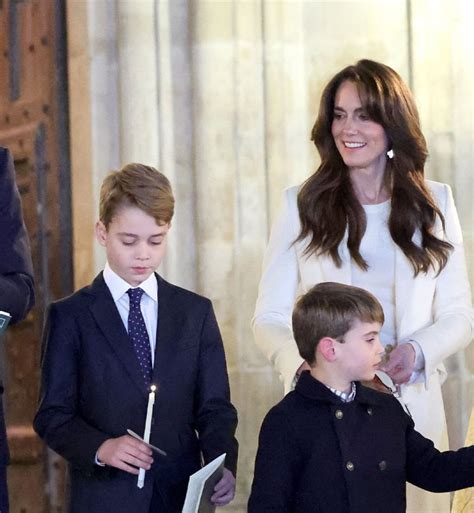 See Kate Middleton & Prince William’s Christmas Card