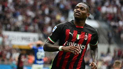 Leao Still in the Dark Surrounding Milan Contract Situation