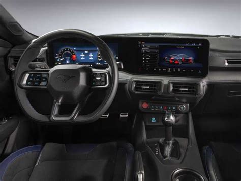 Ford Mustang Dark Horse 2024 muestra sus interiores