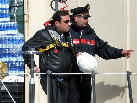 Disgraced Costa Concordia Captain Francesco Schettino returns to scene ...