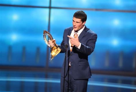 Luke Kuechly Just Won The NFL’s Top Sportsmanship Award | Luke kuechly, Sportsmanship, Carolina ...