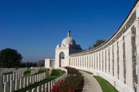 Tyne Cot Cemetery & Memorial to the Missing : World War One Battlefields