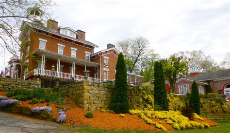 Classic Victorian Galena Illinois Bed and Breakfast for sale