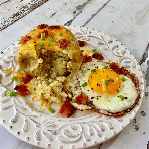 Potato Knish with Cheddar Cheese, Bacon & A Frizzled Egg [Homemade] : r ...