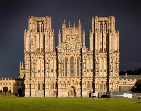 What is Gothic Architecture? – The Historic England Blog in 2022 ...