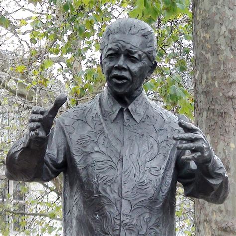 Nelson Mandela - statue : London Remembers, Aiming to capture all memorials in London