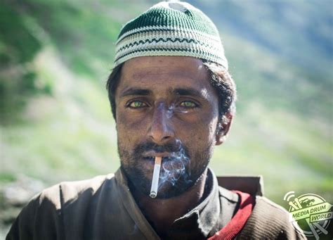 British Photographer's Incredible Images Reveal Lives Of Indigenous Kashmir People | Media Drum ...