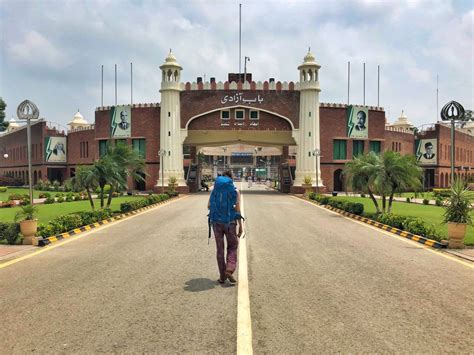 How to Cross the Wagah Border Between Pakistan and India | WhirledAway