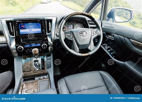 Toyota Alphard 2018 Interior Editorial Image - Image of avant, toyota ...