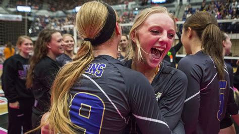 27 photos: 2014 Iowa Girls' State Volleyball Tournament