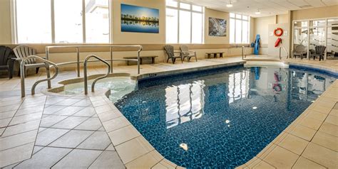 Piscine intérieure | Hôtel Quality Suites Drummondville