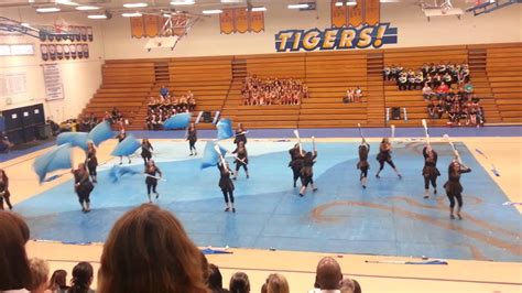 Don Lugo High School 2013 colorguard - YouTube