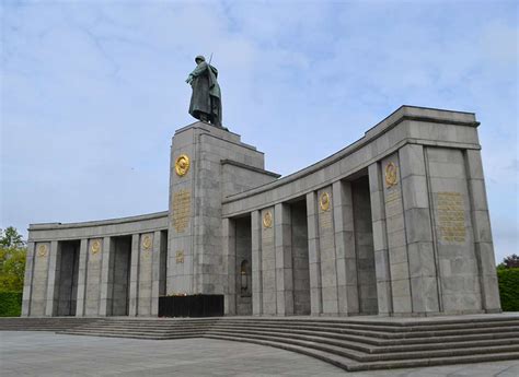 Remembering the Battle of Berlin: The Soviet War Memorial at Tiergarten ...