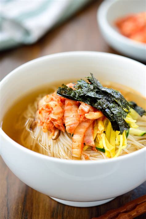 Dak Kalguksu (Chicken Noodle Soup) - Korean Bapsang