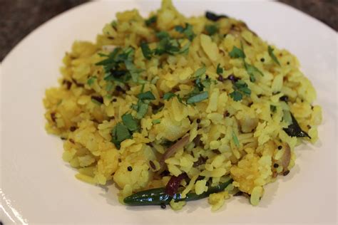 Sushma's Rasoi - Recipes from my kitchen and beyond.: Batata chi Pohe/Seasoned Flattened/Beaten rice