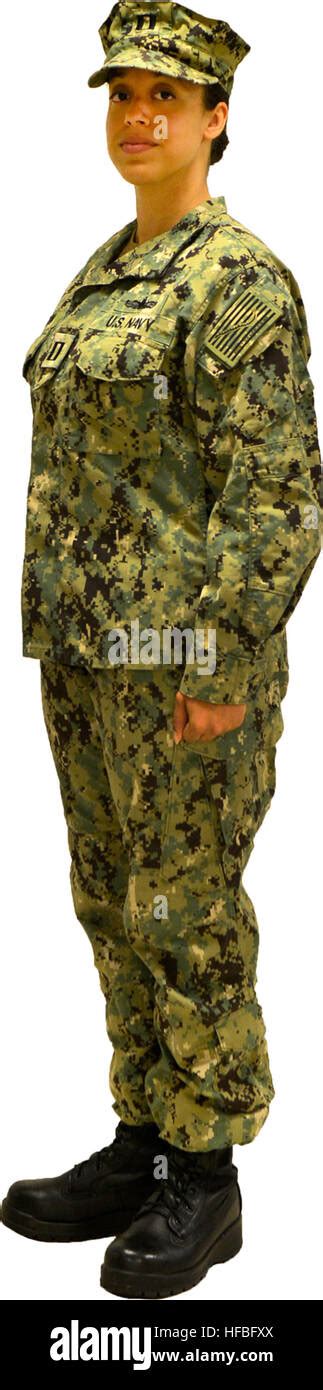 x-default 160803-N-RY232-002 - Navy Working Uniform (NWU) Type III Stock Photo - Alamy