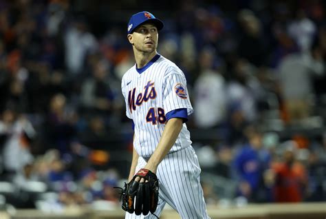 New York Mets reportedly could be in bidding war with AL west club for Jacob deGrom