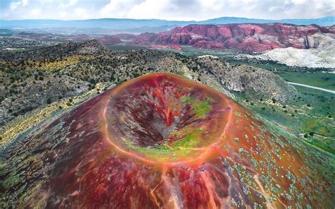 The Cinder Cone Volcano North Of St. George Dubbed The Veyo Volcano Beautiful Volcano Utah Usa ...