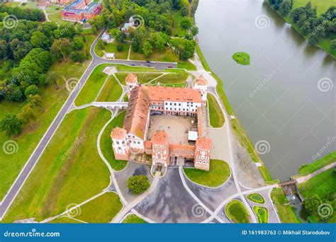 Mirsky Castle and Its Reflection in the Lake in Summer Stock Image ...