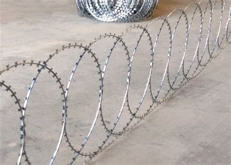 Fence Flat Wrap Razor Wire Connected By Clips , Razor Blade Barbed Wire