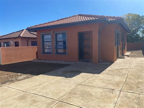 3 Bedroom House for sale in Mabopane Unit S - P24-112684681