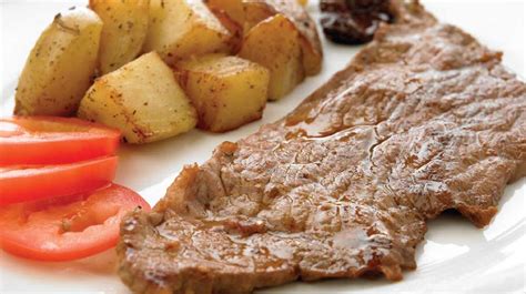 Bistec con papas aromáticas