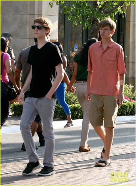 Jodie Foster: The Grove with Sons Charlie & Kit! | Jodie foster, The ...