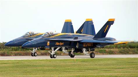 Blue Angels F/A-18 | Raymond Wambsgans | Flickr