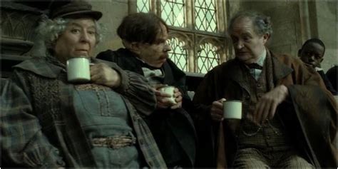 Harry Potter: 5 Ways Slughorn Was A Better Potions Master (& 5 Snape Was)