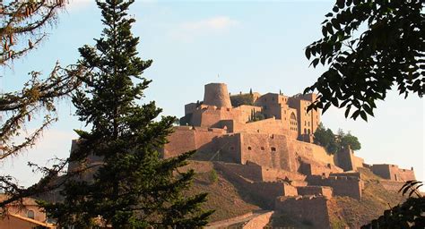 HD wallpaper: castle, salt mountain, cardona, fortress, catalonia, catalunya | Wallpaper Flare