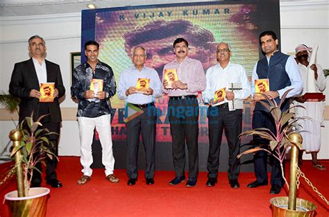 Akshay Kumar unveils K. Vijay Kumar’s book ‘Veerappan – Chasing The ...