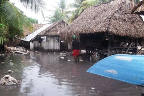 Tropical cyclone Pam batters islands of Vanuatu — Earth Changes — Sott.net