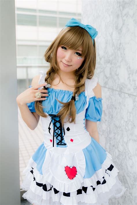 Alice and wonderland cosplay. I just really love the costume!! | Cosplay anime, Cosplay costumes ...