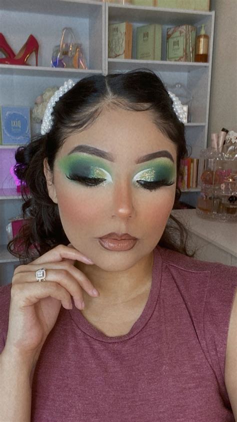 Glitter eyeshadow Glitter Eyeshadow, Makeup Looks, Aesthetic, Women, Make Up Looks