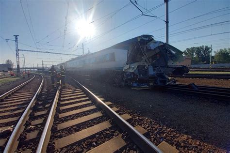 One dead after Pendolino train crash in Bohumín in the Czech Republic ...