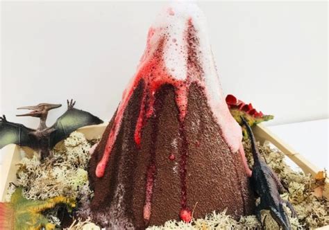 Make your own erupting volcano experiment | Learning Fun