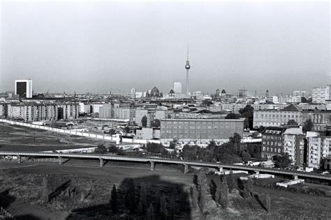 1000+ images about Berlin 1989 on Pinterest | East germany, Brandenburg ...