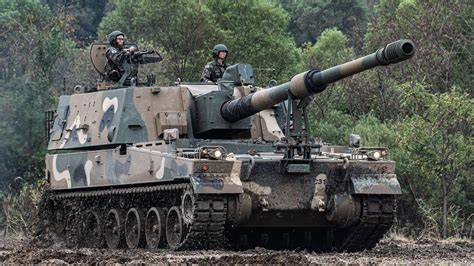 South Korea K9 Thunder Self-Propelled Howitzer [2048x1152] : r/MilitaryPorn