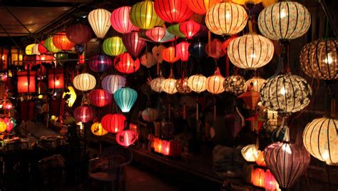 Hoi An Night Market - Travel Danang