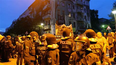 Berlin Protests in Support of Squatters Turn Violent - The New York Times