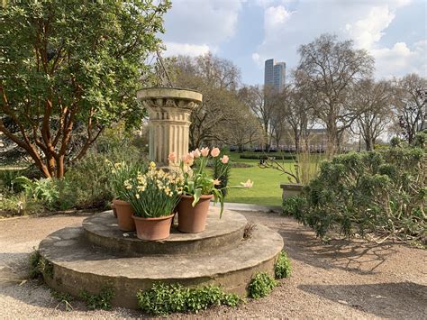 A visit to Inner Temple Garden - Garden Museum