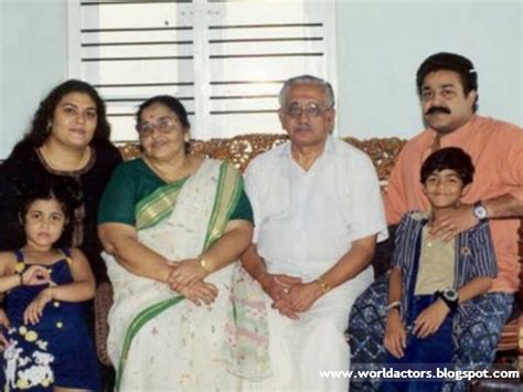 Rare and Unseen Pictures of Mohanlal and family Cute Picture Gallery ...