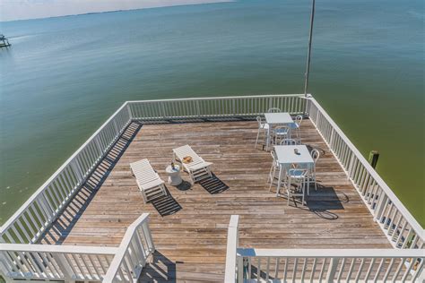 BAYFRONT RETREAT | Galveston Island Resort Rentals