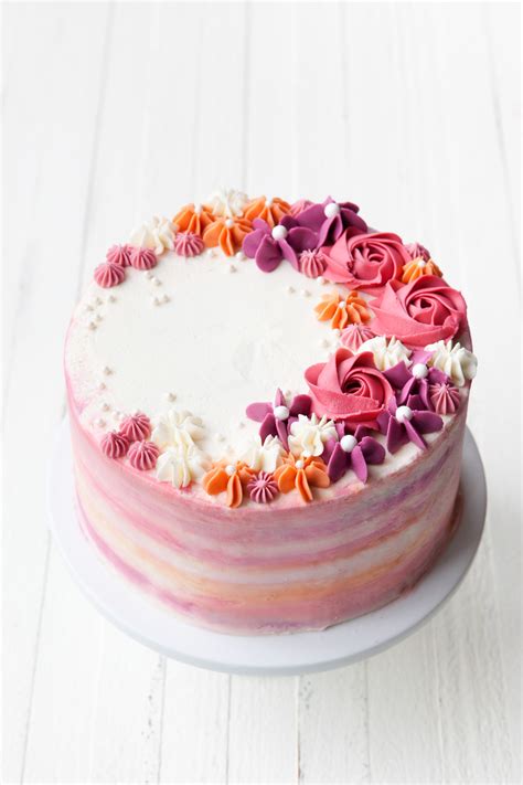 Chỉ với những decorate cake buttercream bơ và đánh trứng