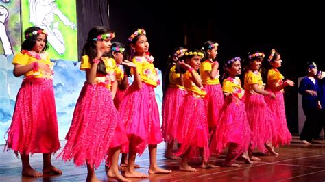 Annual Day 2016-17: Dance by Class IV on Waka Waka - YouTube