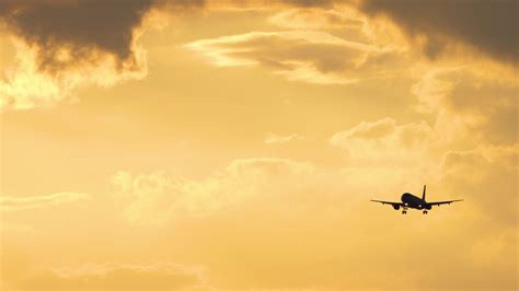 Airplane silhouette at sunset 7069649 Stock Video at Vecteezy