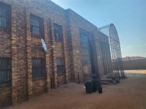 Commercial property for sale in Tembisa : Tembisa Property : Property24.com